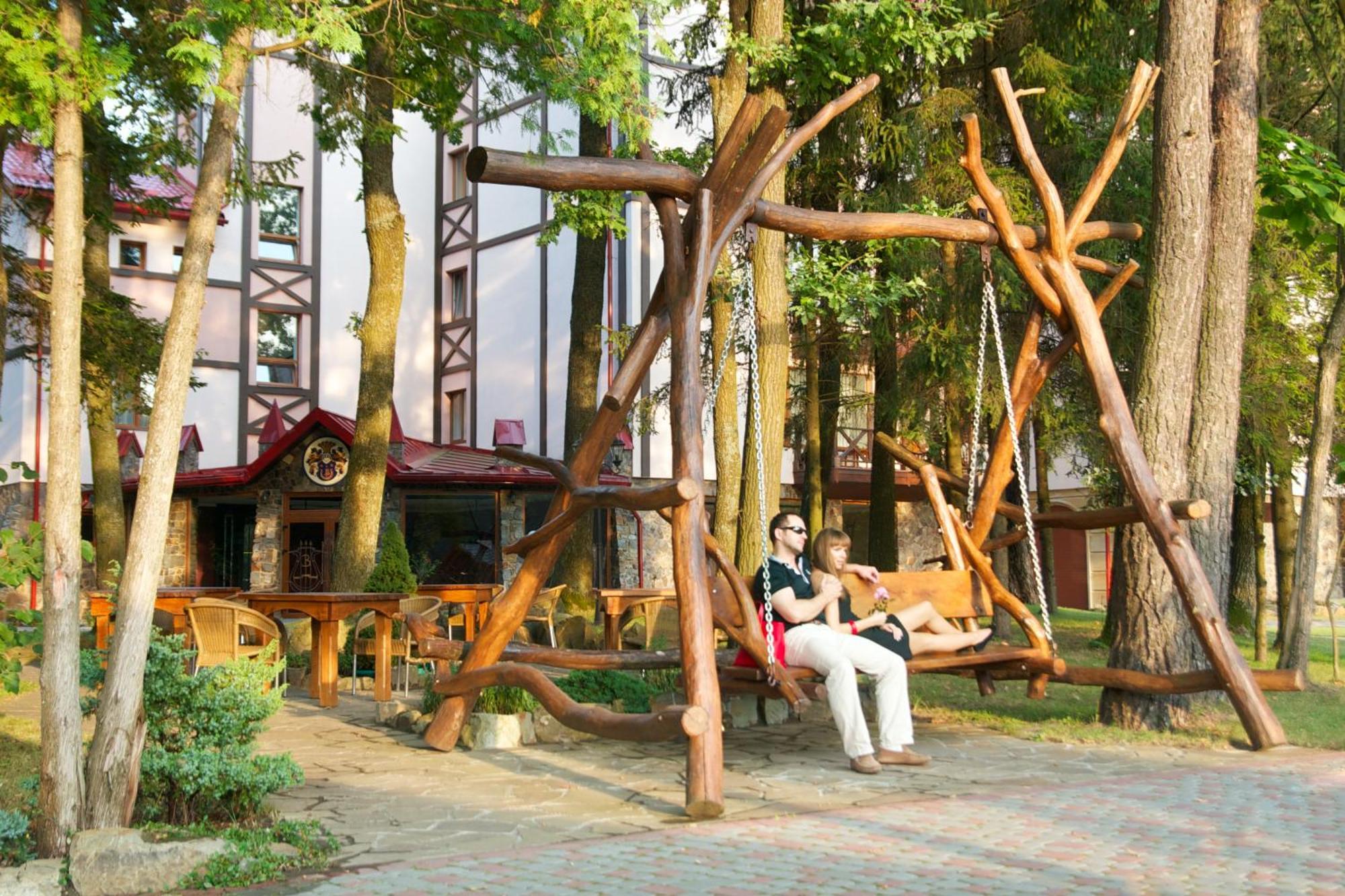 Sherwood Hotel Dolgomostiska Exterior foto